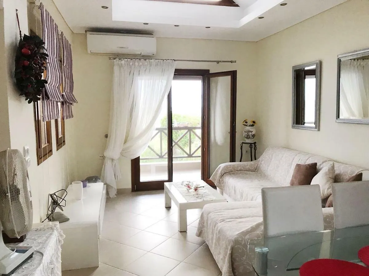 הוילה לריסוס Seafront House With Garden בית נופש